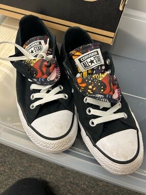 Converse Women’s Black Low-Top Sneakers with 🦋 Multicolor Patterned Tongue